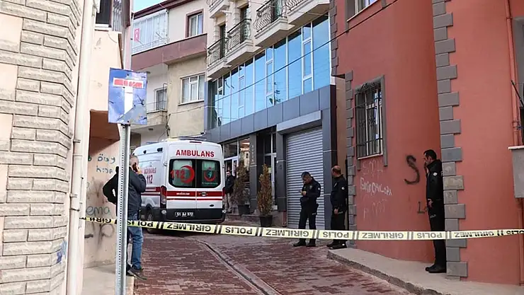 Otel Odasının Penceresinde Düşen Genç Hayatını Kaybetti