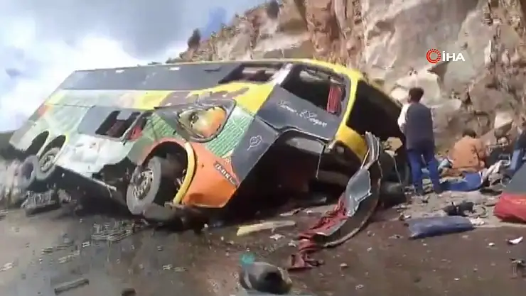 Otobüs yoldan çıkarak devrildi  13 ölü