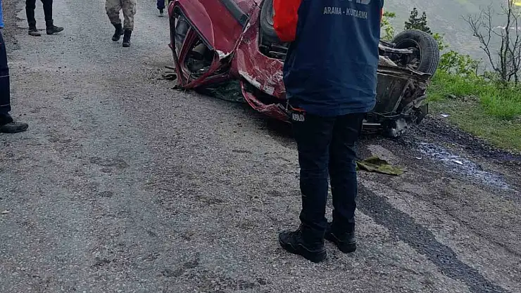 Otomobil 60 metrelik uçuruma yuvarlandı