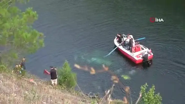 Otomobil Kızılırmak'a uçtu: Anne ile bebeği öldü!