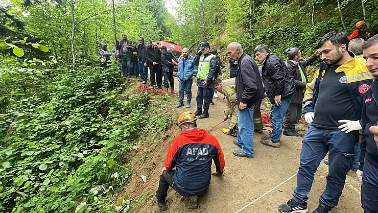 Otomobil Şarampole Yuvarlandı: 1 Ölü, 4 Yaralı