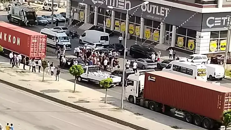 Otomobile tüfekli saldırı 3 ölü, 1 yaralı