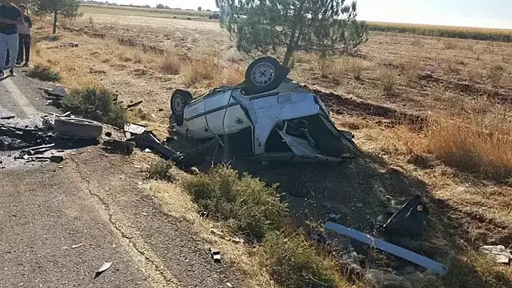 Otomobiller kafa kafaya çarpıştı: 1'i ağır, 6 yaralı
