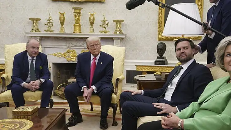 Oval Ofis'te renkli anlar: Enflasyon açıklaması yapacakken çoraplar yüzünden dikkati dağıldı