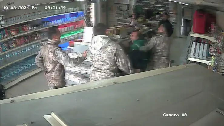 Özel Harekat Polisi Akaryakıt İstasyonu Çalışanına Dehşeti Yaşattı!