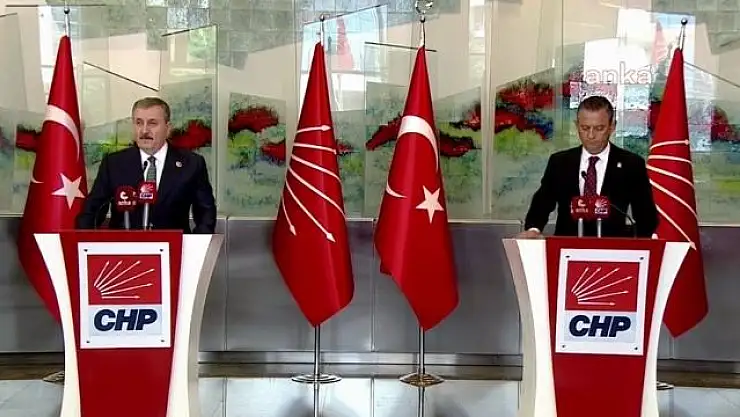 Özel ve Destici Görüşmesine Sokak Köpekleri Konusu Damga Vurdu