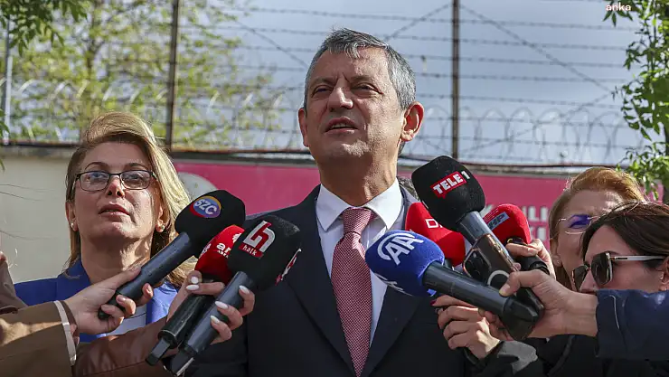 Özgür Özel Bir Ülkede, Bir Siyasetçiye Sert Tutumundan Dolayı 'Diktatör' Denilemiyorsa ,Orası Diktatörlüktür