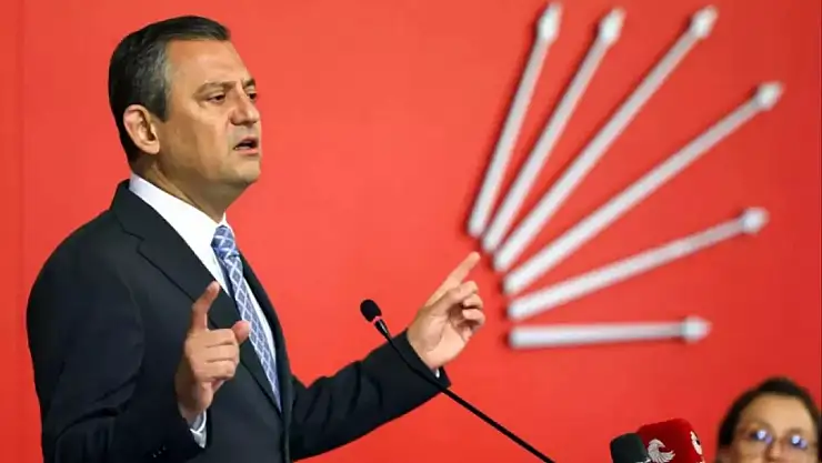 Özgür Özel'den Bahçeli'ye Sert Sözler! Fesih Kararını Değerlendirdi