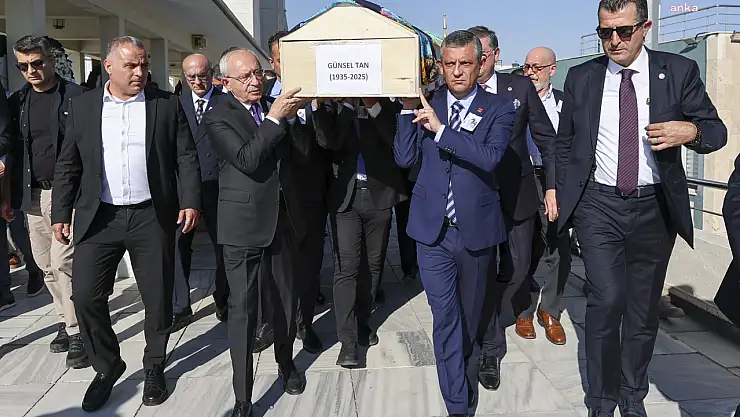 Özgür Özel ile Kemal Kılıçdaroğlu Cenazede Buluştular