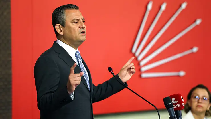 Özgür Özel, İzmir'de: 'Hiçbir kardeşimi satmadım, Tunç kardeşimi de satmam'