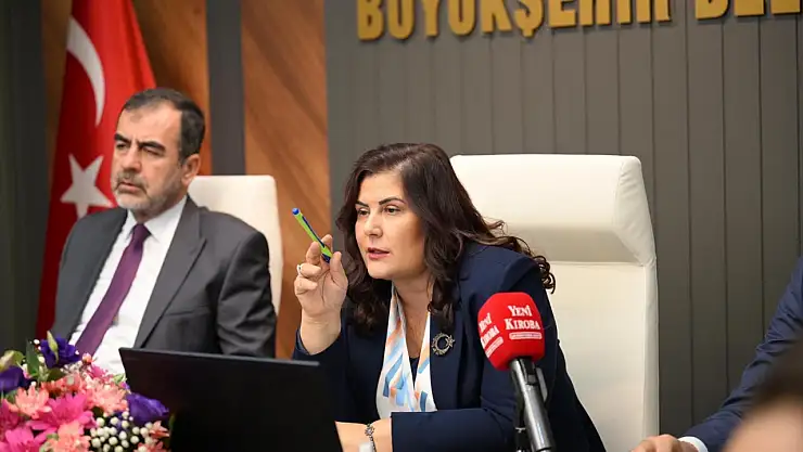 Özlem Çerçioğlu, Aydın Gençlik Festivali'nde gençler tarafından yuhalandı