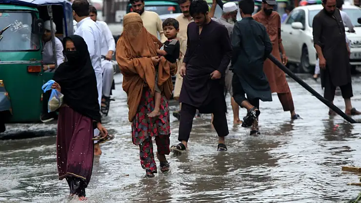 Pakistan'daki sel ve heyelanlarda can kaybı 674'e yükseldi