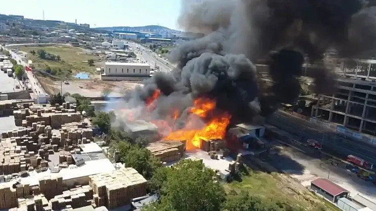 Palet fabrikasında korkutan yangın