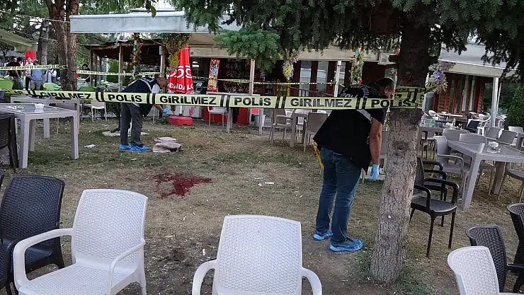 Parkta Kafede Korku Dolu Anlar! Tüfekli Saldırıda  1 Kişi Öldü, 1 Kişi Yaralı