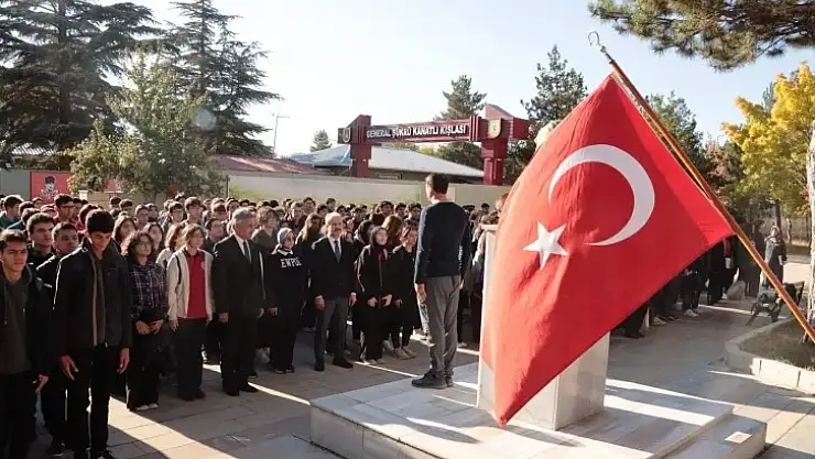 Pazartesi günü bütün okullarda şehitlerimiz için 1 dakikalık saygı duruşu
