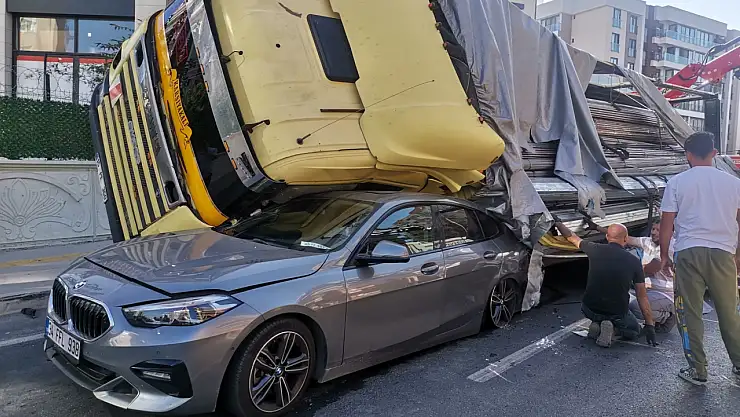 Polisten Kaçan Tır Sürücüsü, 2 Aracı Ezdi: 2 Yaralı