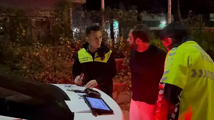 Polisten kardeşinin kimlik numarasını vererek kurtulmaya çalıştı!