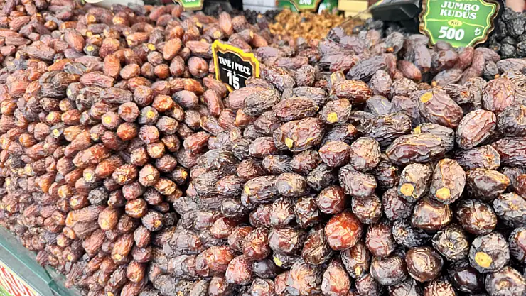 Ramazan öncesi hurma çeşitleri tezgahlarda yerini aldı