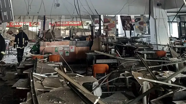 Restoranın Tavanı Çöktü 11 Yaralı