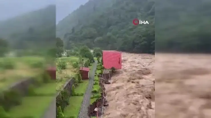 Rize Çamlıhemşin'de selin etkisiyle iki bungalov yıkıldı