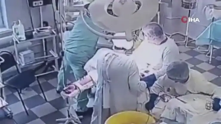 Rusya'da doktorlar 8.8'lik depreme rağmen ameliyatı sürdürdü