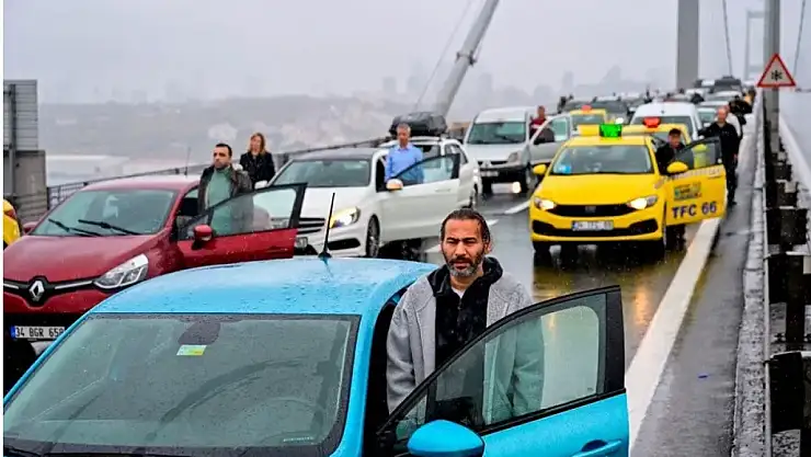 Saat 09.05'te Türkiye'de hayat durdu! Ata'ya saygı...