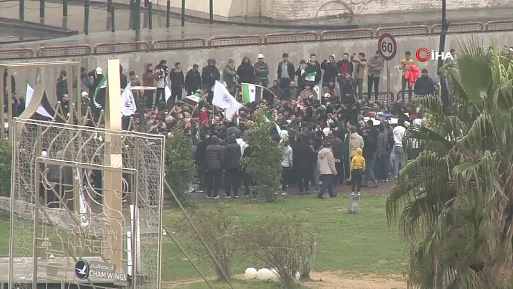 Şam'da Sokaklara Dökülen Suriyeliler, Birlik Çağrısı Yaptı