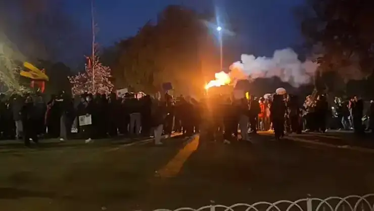 Saraçhanede toplanan grup metro istasyonunda taşkınlık çıkardı