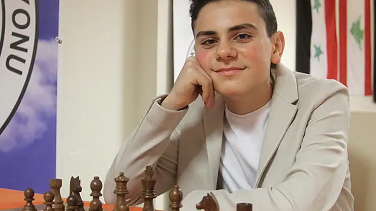 Satrançta Türkiye'nin en genç &quotbüyükusta&quotsı Ediz Gürel