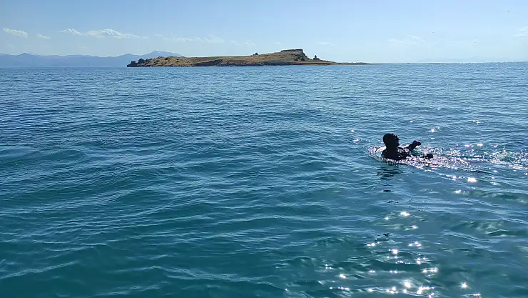 Serinlemek İçin Van Gölü'ne Giren Şahıs Dünden Beri Bulunamıyor