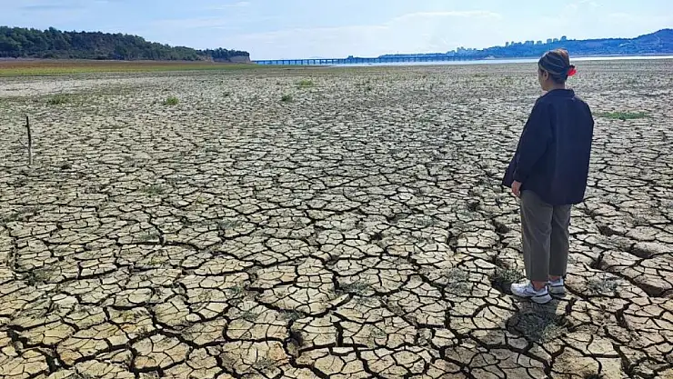 Seyhan Baraj Gölü'nde sular çekilince toprak çatladı!