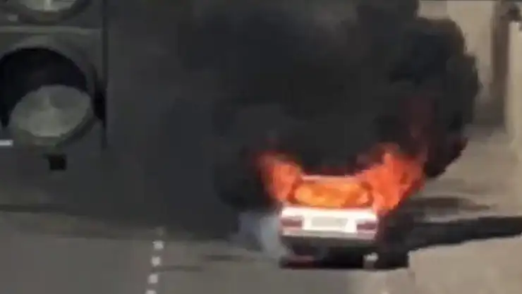 Seyir halindeki araç alev topuna döndü