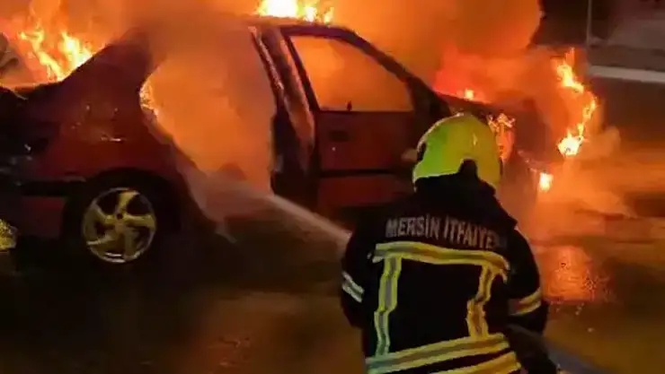 Seyir halindeki otomobil yandı