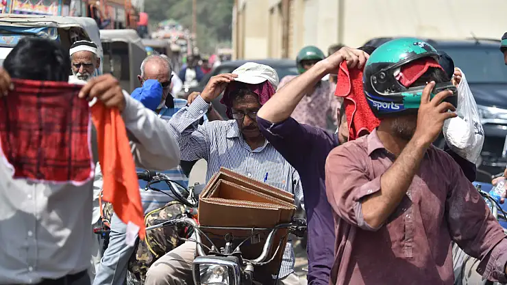 Sıcaktan Kavruluyorlar! Sadece 6 Günde 568 Kişi Hayatını Kaybetti