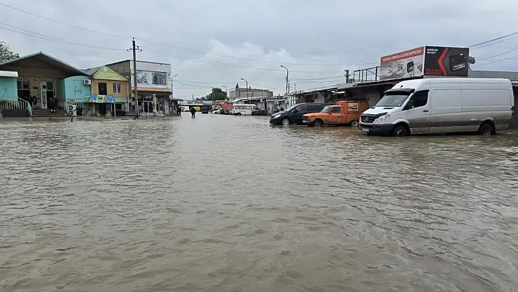 Şiddetli Yağışlar Sel'e Sebep Oldu! Maddi Hasar Çok Fazla