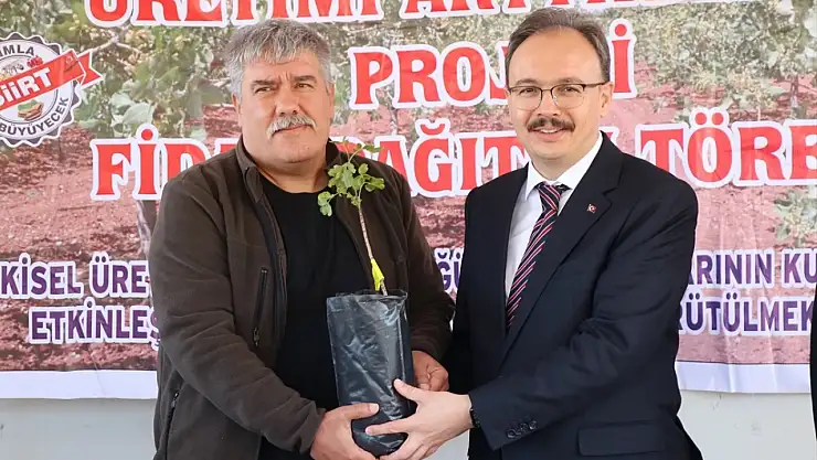 Siirt'te Çiftçiye 125 Bin Fıstık Fidanı Desteği