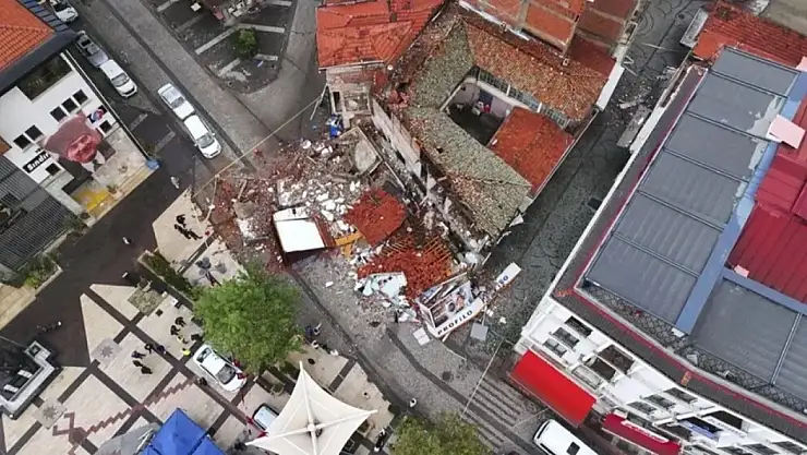 Sındırgı'da deprem uyarısı: 'Hasarlı binalar boşaltılmalı, yeni sarsıntılar gelebilir'