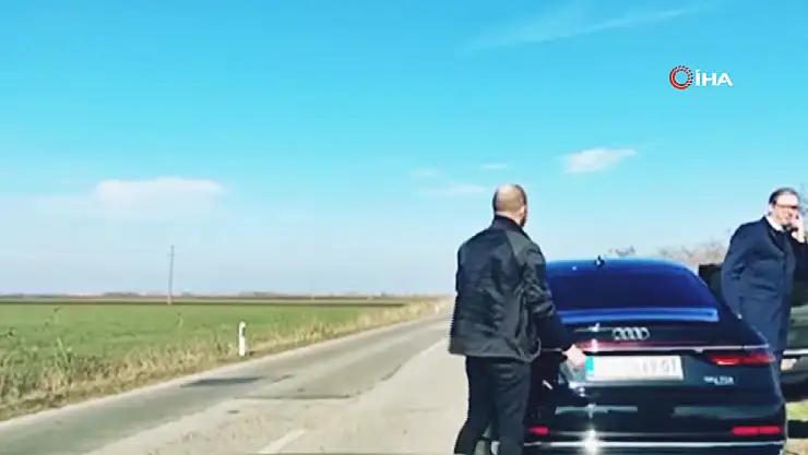 Sırbistan Cumhurbaşkanı Vucic'in içinde bulunduğu aracın lastiği seyir halindeyken yerinden çıktı