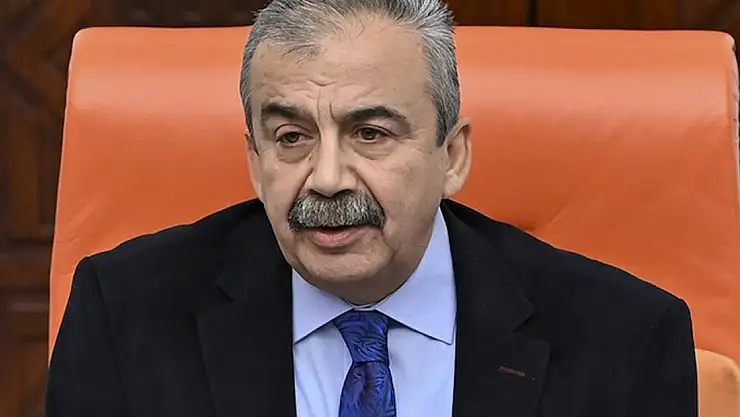 Sırrı Süreyya Önder'in sağlık durumuna ilişkin açıklama: Kalbin sağ kısmı kasılmaya başladı