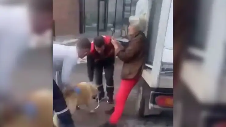 Sokak köpeklerinin toplanmasını engellemeye çalıştılar