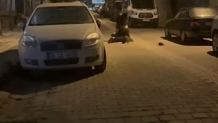 Sokak Ortasında Dehşet! Defalarca Yumrukladı