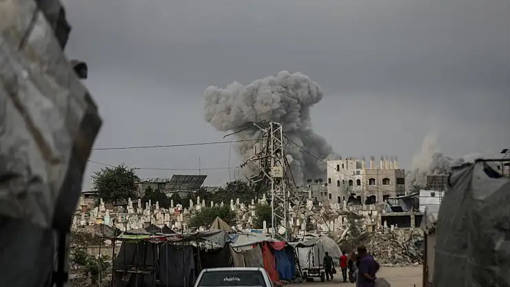 Soykırımcı İsrail Gazze'de fırın çevresini bombaladı: Çok sayıda ölü ve yaralı!