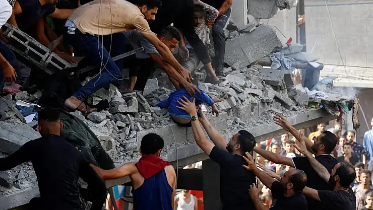 Soykırımcı İsrail'in Gazze'ye saldırılarında 48 Filistinli katledildi