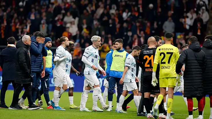 Süper Lig'i karıştıran penaltı kararı! Adana Demirspor sahadan çekildi