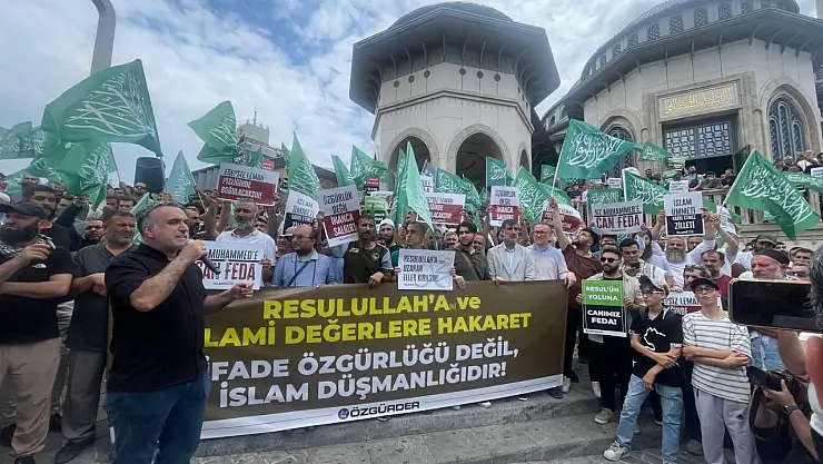 Taksim Camisi önünde Leman Dergisi protesto edildi