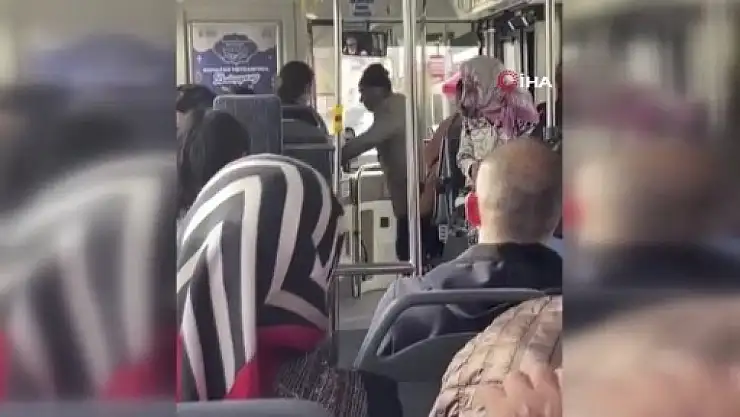 Tanımadığı kadına otobüste evlilik teklifi etti