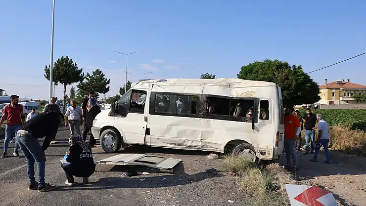 Tarım işçilerini taşıyan minibüs takla attı