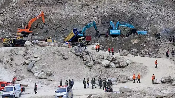 Taş ocağında göçük: 10 ölü