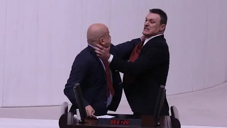 TBMM'de Ahmet Şık ve Alpay Özalan'a Kınama Cezası Verildi!