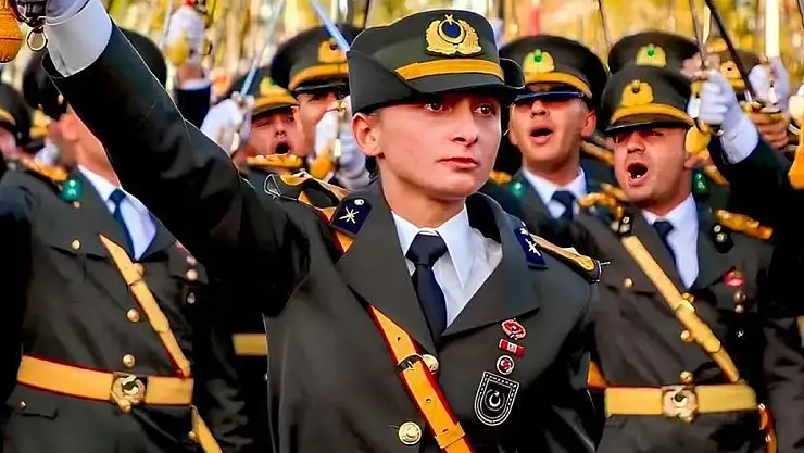 Teğmen Ebru Eroğlu, TSK'ya geri dönüş davası açtı